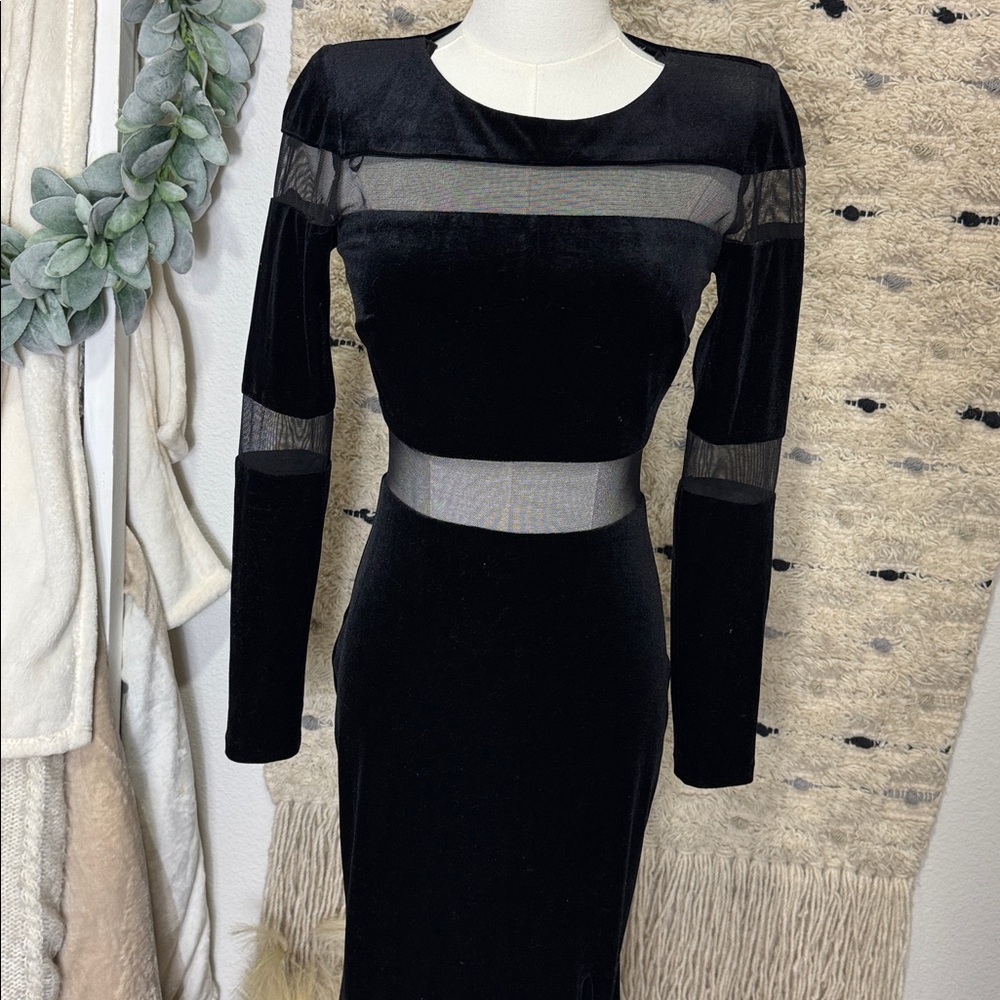 BETSY & ADAM black full length 
Illusion Velvet Sheath Gown size 0 - Picture 2 of 10